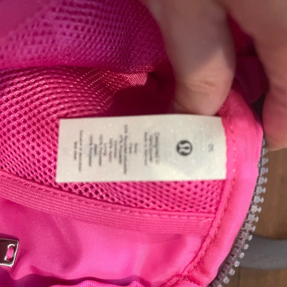 lululemon everwhere belt bag pow pink light/lunar rock/chrome sold out - Picture 7 of 11